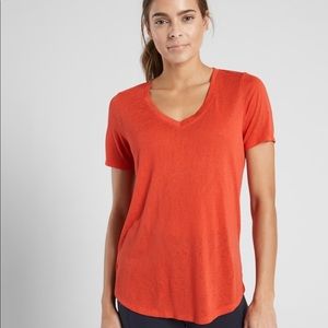 ➡️ATHLETA⬅️Torch Orange Breezy Scoop V Tee
